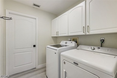 Welcome to this beautifully maintained 4-bedroom, 3-bathroom - photo 24