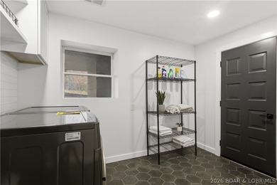 Newley Renovated Throughout!!!! Welcome to this stunning 4 - photo 26