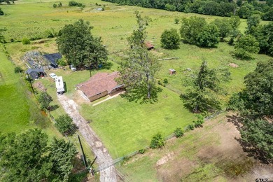 Escape the city life to the tranquility of East Texas with this - photo 39