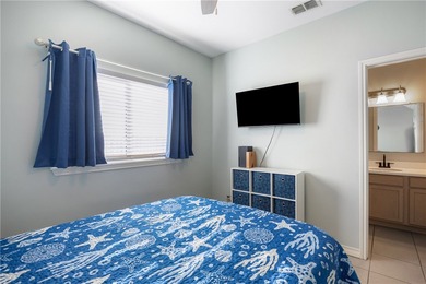 A TOWNHOME MINUTES AWAY FROM PACKERY CHANNEL?? Sign me up! This - photo 6