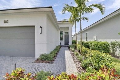 Room for everyone in this 3BR/3BA + bonus room or 4th bedroom - photo 4