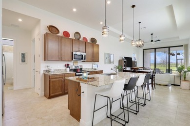 Room for everyone in this 3BR/3BA + bonus room or 4th bedroom - photo 7