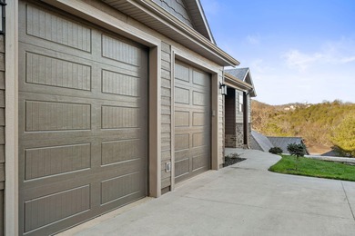 Santa's taking a break & hitting the green @ 409 Silverwood