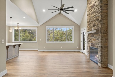 Santa's taking a break & hitting the green @ 409 Silverwood