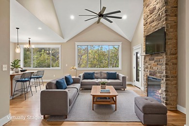 Santa's taking a break & hitting the green @ 409 Silverwood