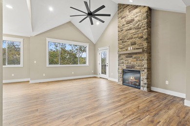 Santa's taking a break & hitting the green @ 409 Silverwood