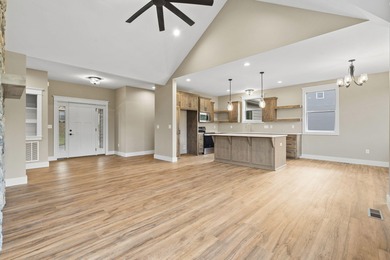 Santa's taking a break & hitting the green @ 409 Silverwood