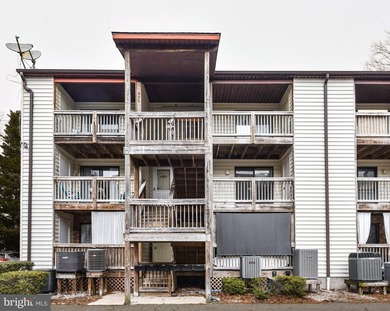 Beautiful bayside 1 bedroom 1 bath condo located on the second - photo 22