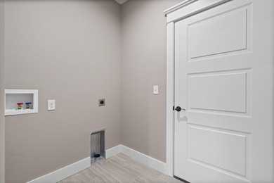 Santa's taking a break & hitting the green @ 409 Silverwood