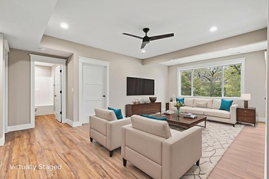 Santa's taking a break & hitting the green @ 409 Silverwood