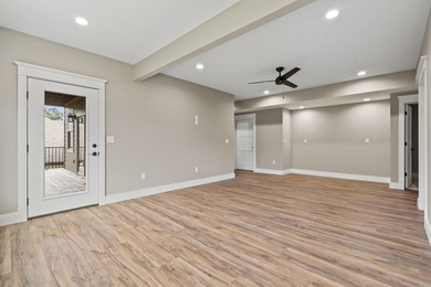 Santa's taking a break & hitting the green @ 409 Silverwood