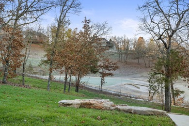 Santa's taking a break & hitting the green @ 409 Silverwood