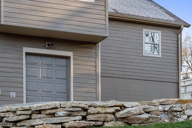 Santa's taking a break & hitting the green @ 409 Silverwood