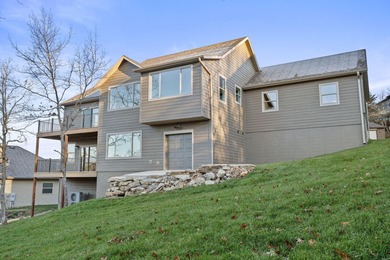 Santa's taking a break & hitting the green @ 409 Silverwood