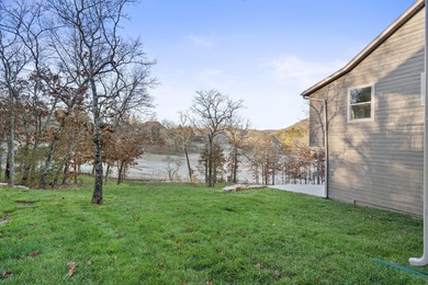 Santa's taking a break & hitting the green @ 409 Silverwood