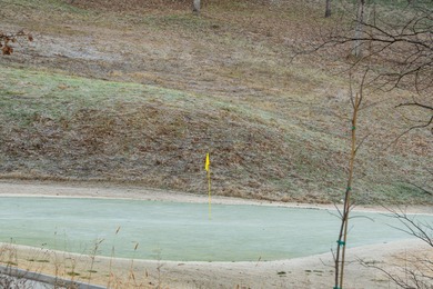 Santa's taking a break & hitting the green @ 409 Silverwood