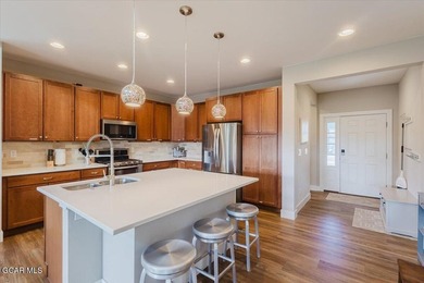Welcome home to your fully furnished mountain escape located on - photo 13