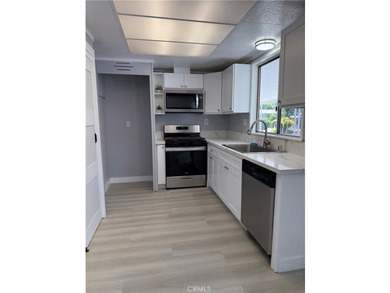 Newly Updated Spacious, 2 bedroom, 2 bath Home is located just - photo 15