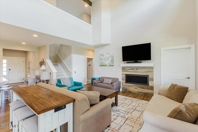 Welcome home to your fully furnished mountain escape located on - photo 18