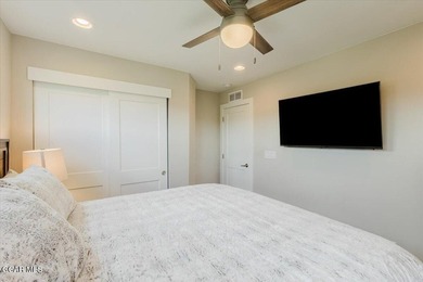 Welcome home to your fully furnished mountain escape located on - photo 33