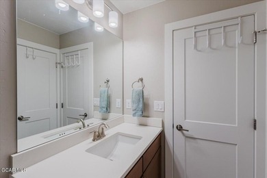 Welcome home to your fully furnished mountain escape located on - photo 45