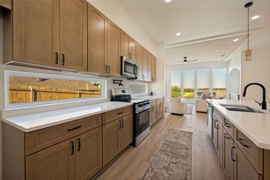 **Now Available*** - Luxury Living in Dallas!** This stunning - photo 11