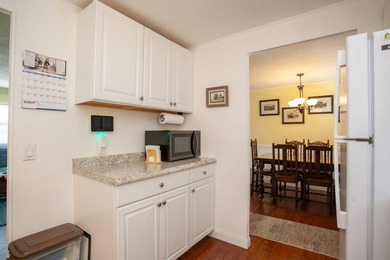 Updated in 2019. Square-shape kitchen. Separate dining area - photo 11