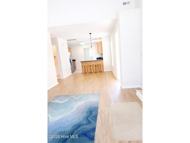 Welcome to Cedar Wood Condos in the highly sought-after - photo 4
