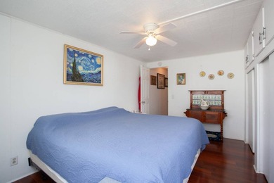 Updated in 2019. Square-shape kitchen. Separate dining area - photo 15