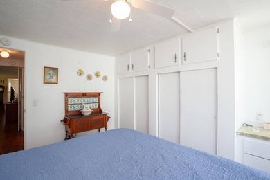 Updated in 2019. Square-shape kitchen. Separate dining area - photo 16