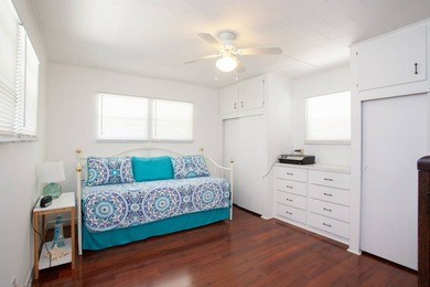 Updated in 2019. Square-shape kitchen. Separate dining area - photo 19