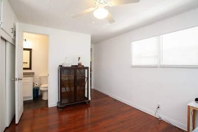 Updated in 2019. Square-shape kitchen. Separate dining area - photo 20