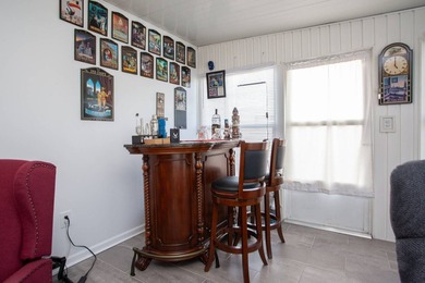 Updated in 2019. Square-shape kitchen. Separate dining area - photo 26