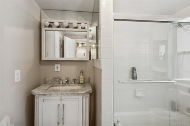 Welcome to 246 W Bay Drive, a stunning waterfront retreat in the - photo 31