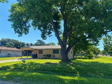 **PRICE REDUCTION** Ready to move this!! Great home or - photo 1