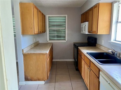 **PRICE REDUCTION** Ready to move this!! Great home or - photo 2