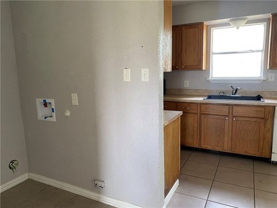 **PRICE REDUCTION** Ready to move this!! Great home or - photo 3