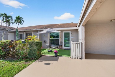 Beautiful one-of-a-kind villa in the desirable Camelot Village - photo 3