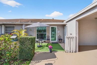 Beautiful one-of-a-kind villa in the desirable Camelot Village - photo 4