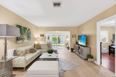 Beautiful one-of-a-kind villa in the desirable Camelot Village - photo 7