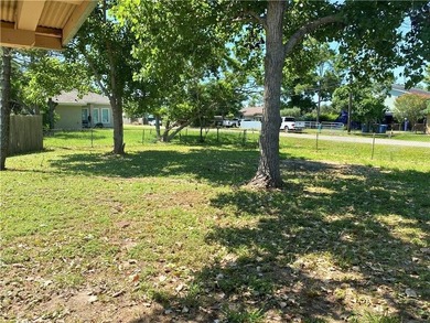 **PRICE REDUCTION** Ready to move this!! Great home or - photo 8
