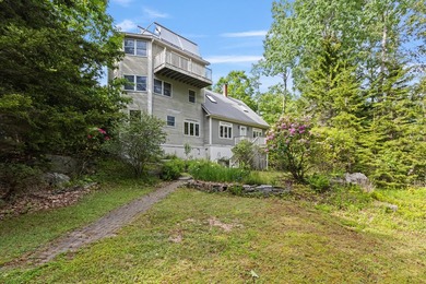 Nestled on a large private lot, this unique contemporary home - photo 3