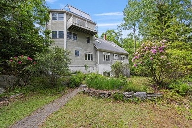 Nestled on a large private lot, this unique contemporary home - photo 4