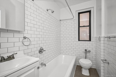 Welcome to 2685 Creston Avenue, Unit 4A - a beautifully updated - photo 18