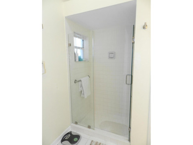SPACIOUS 2 BEDROOM PLUS DEN/OFFICE GREAT FLOOR PLAN AS YOU ENTER - photo 18