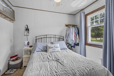 Lakefront living at this charming 2-bedroom, 1-bath cottage - photo 24