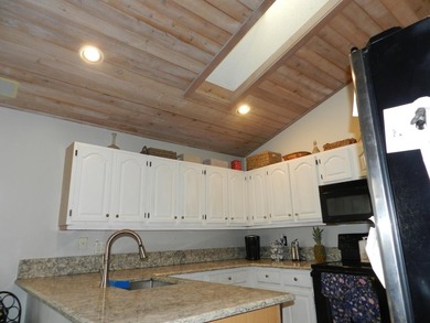 SPACIOUS 2 BEDROOM PLUS DEN/OFFICE GREAT FLOOR PLAN AS YOU ENTER - photo 26
