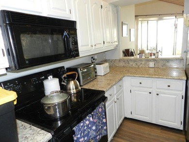 SPACIOUS 2 BEDROOM PLUS DEN/OFFICE GREAT FLOOR PLAN AS YOU ENTER - photo 27