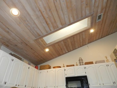 SPACIOUS 2 BEDROOM PLUS DEN/OFFICE GREAT FLOOR PLAN AS YOU ENTER - photo 28