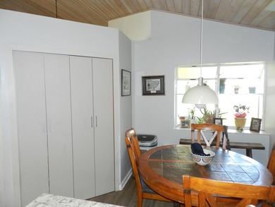 SPACIOUS 2 BEDROOM PLUS DEN/OFFICE GREAT FLOOR PLAN AS YOU ENTER - photo 30